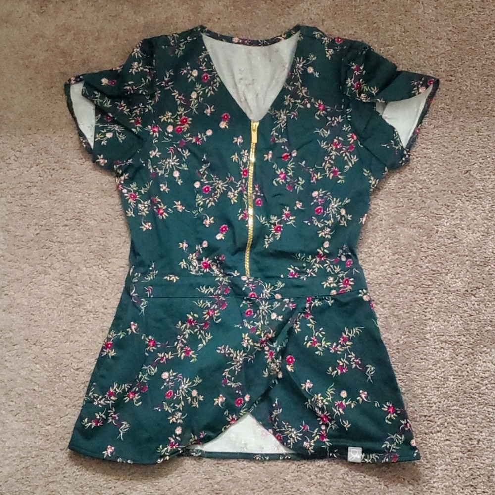 LIKE NEW jaanuu women's scrub top